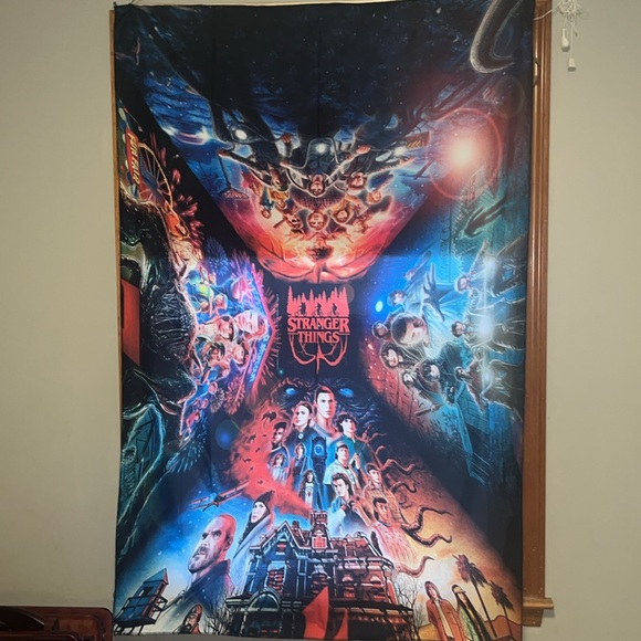 Stranger Things Tapestry - Picture 2 of 2